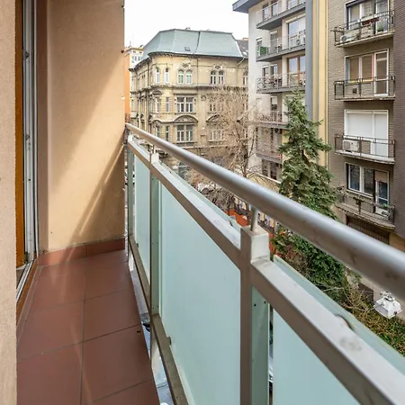 Superior Apartment, Next To Corvin Shopping Mall, 2bedrooms, Ac, Near Metro * Budapesta
