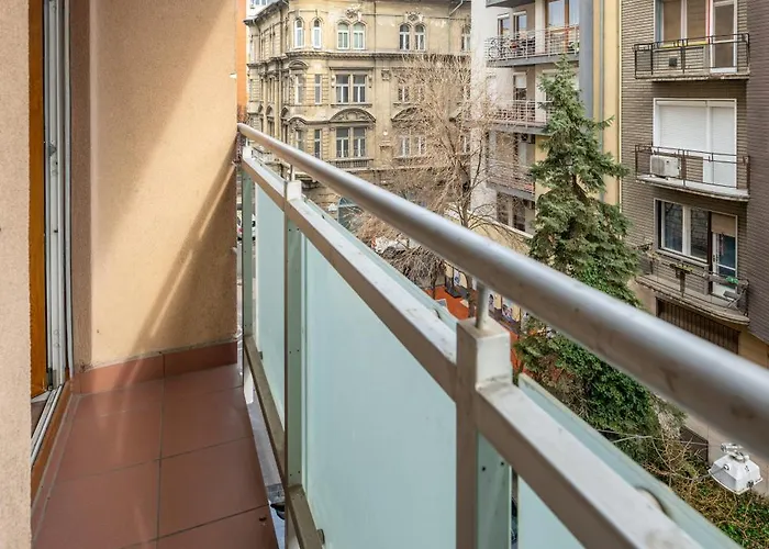 Superior Apartment, Next To Corvin Shopping Mall, 2bedrooms, Ac, Near Metro * Budapesta