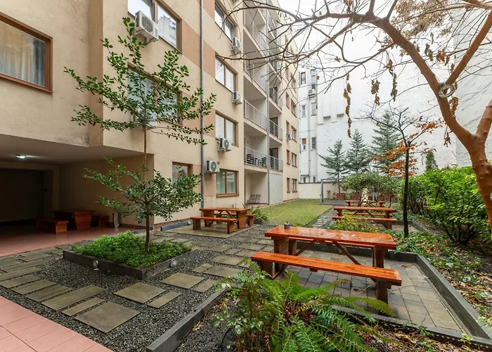 Superior Apartment, Next To Corvin Shopping Mall, 2bedrooms, Ac, Near Metro Apartament