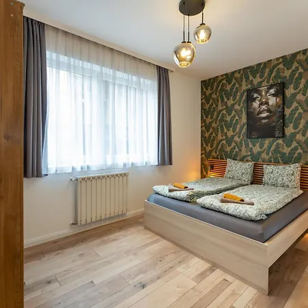 Superior Apartment, Next To Corvin Shopping Mall, 2bedrooms, Ac, Near Metro *