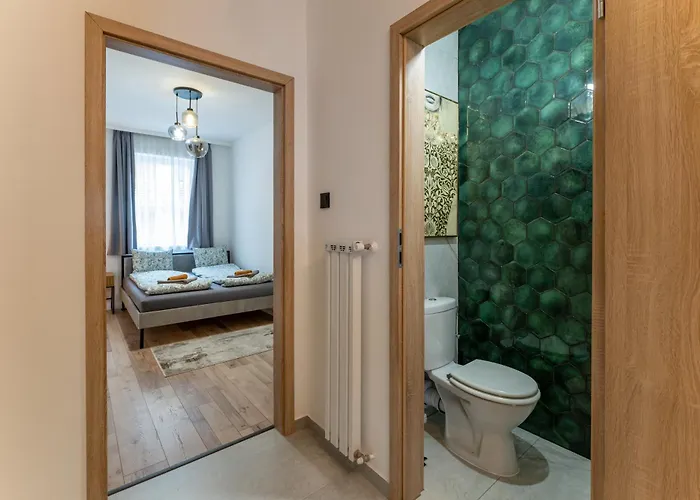 Superior Apartment, Next To Corvin Shopping Mall, 2bedrooms, Ac, Near Metro
