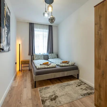 Superior Apartment, Next To Corvin Shopping Mall, 2bedrooms, Ac, Near Metro *