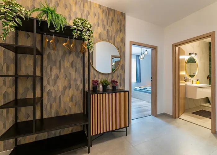 Superior Apartment, Next To Corvin Shopping Mall, 2bedrooms, Ac, Near Metro Apartman